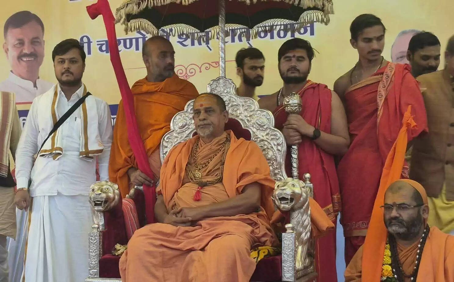 शंकराचार्य स्वामी सदानंद सरस्वती ने कहा, तीनों शंकराचार्य अविमुक्तेश्वरानंद के साथ