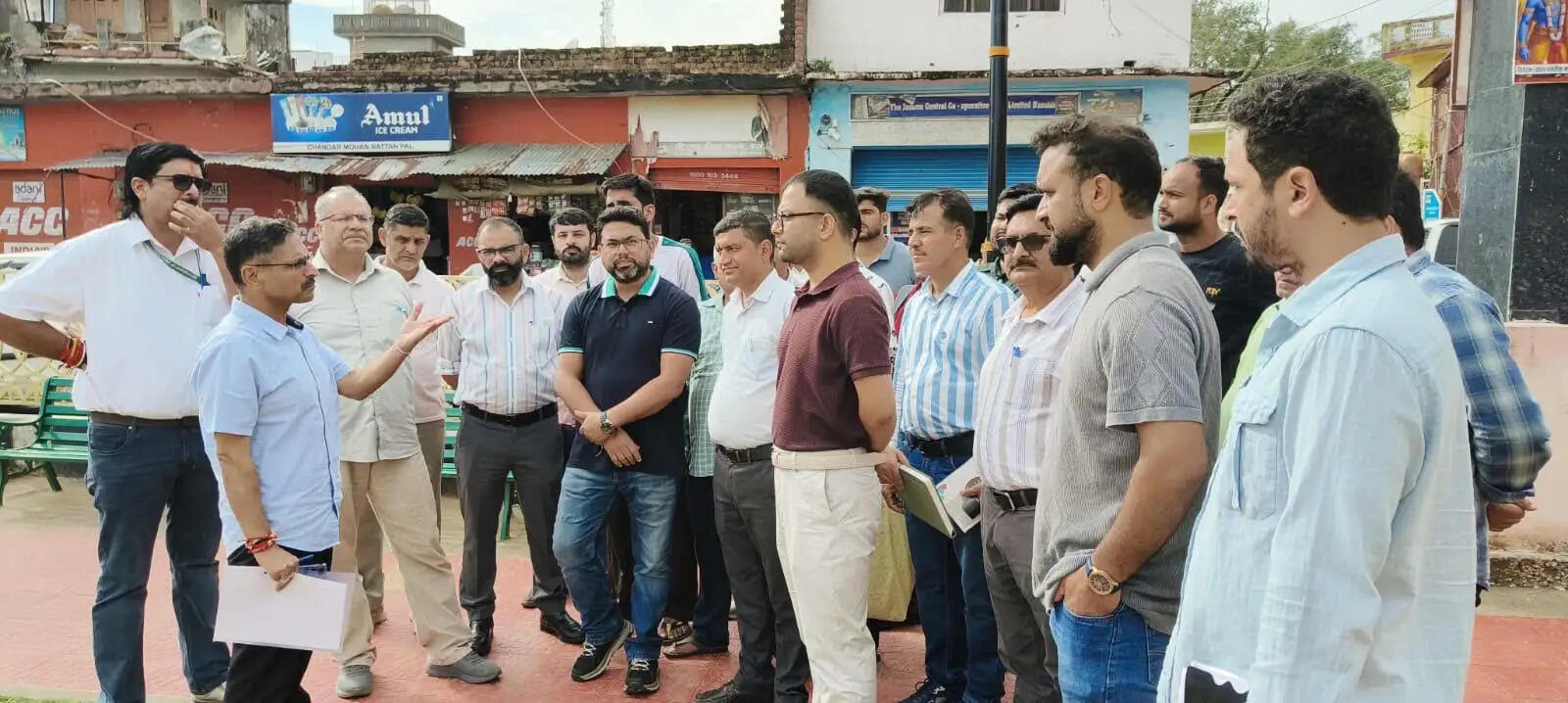 बसोहली महोत्सव की तैयारियों ने पकड़ी रफ्तार, एडीसी ने लिया व्यवस्थाओं का जायजा