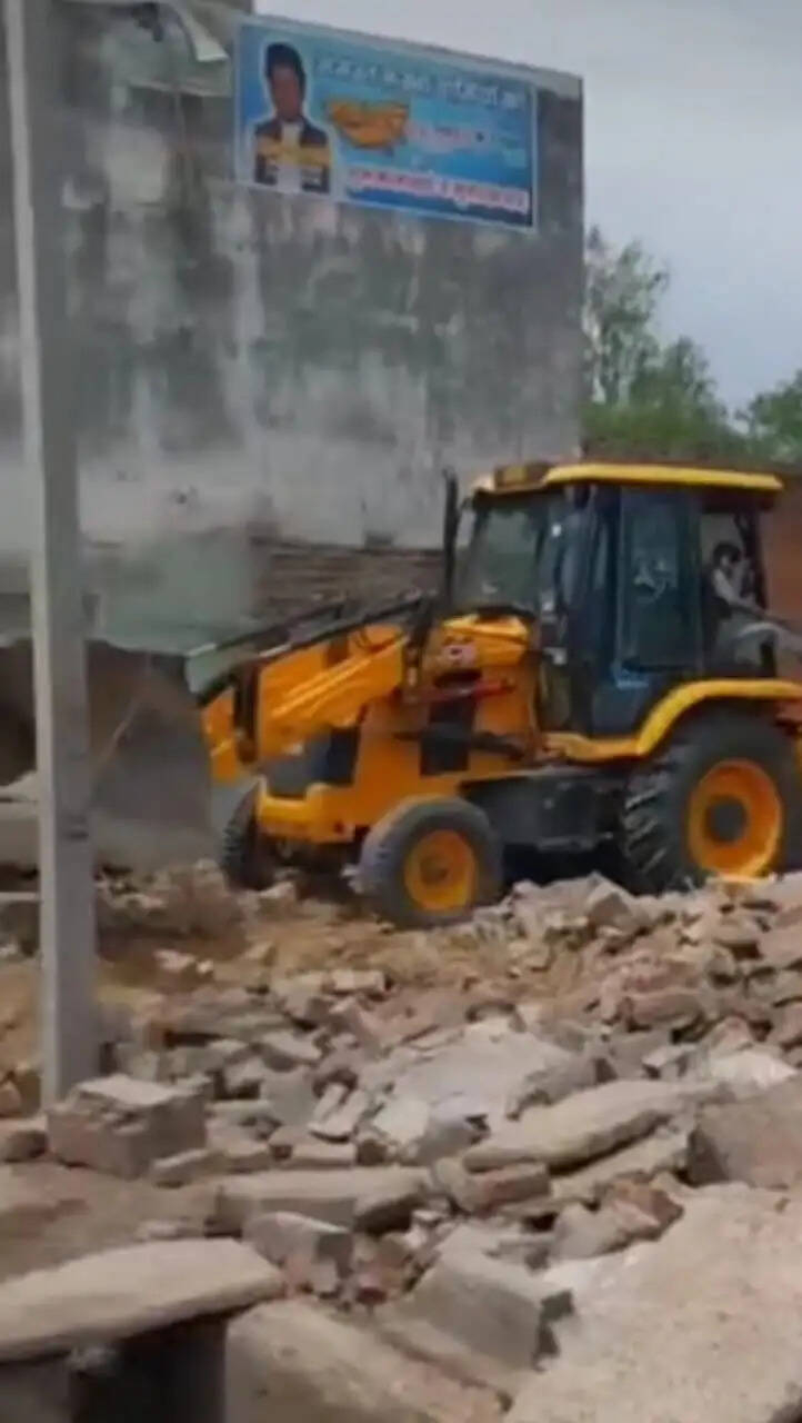 तालाब की जमीन पर 'कब्जे का खेल' खत्म, प्रशासन का चला बुलडोजर