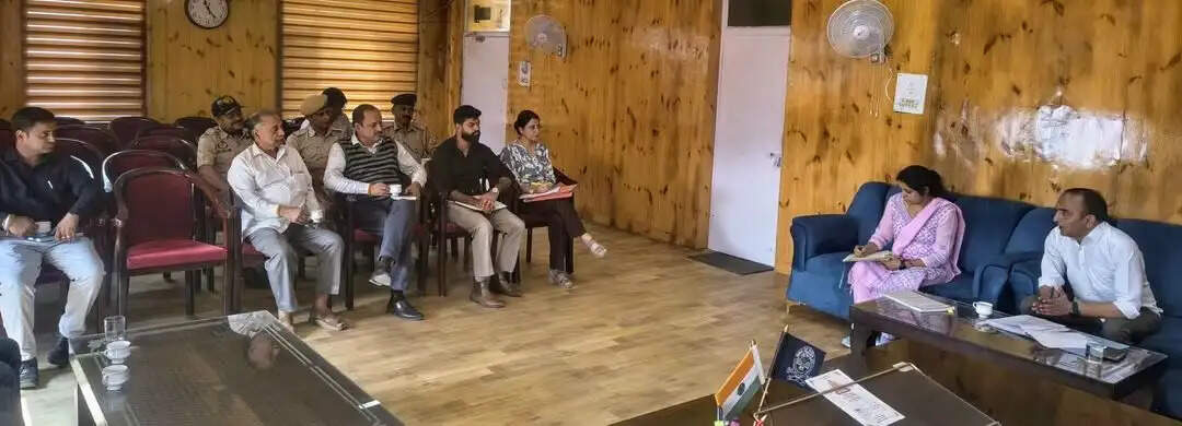 दीपावली को बहुमंजिला भवन में लगेंगे पटाखों के स्टॉल, खाद्य पदार्थों की गुणवत्ता जांचने के निर्देश