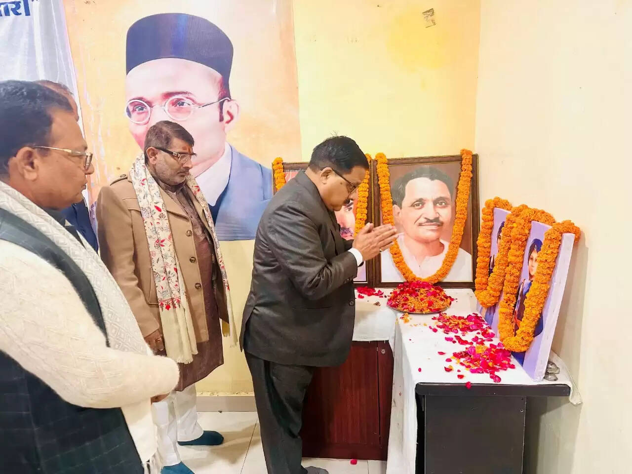 वीर शाहजादों का बलिदान अविस्मरणीय : डॉ राधा मोहन दास अग्रवाल