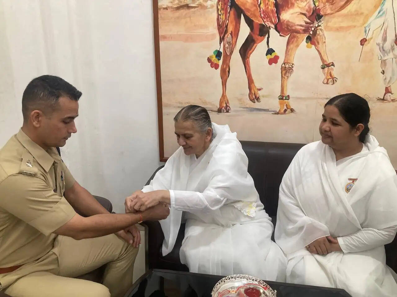ब्रह्माकुमारियों ने जन प्रतिनिधियों व&nbsp;प्रशासनिक अधिकारियों के बांधा रक्षा सूत्र