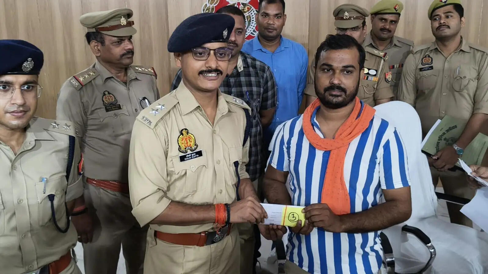 जौनपुर पुलिस ने 201 गुमशुदा मोबाइल बरामद किए