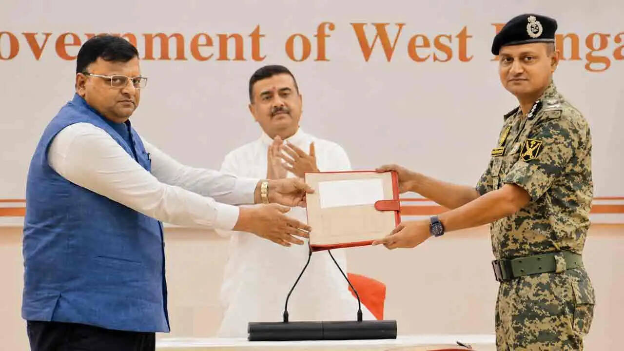 सरकार बदलते ही सीमा सुरक्षा पर बड़ा फैसला, शुभेंदु अधिकारी ने बीएसएफ को 27 किलोमीटर लंबी जमीन सौंपने की शुरुआत की