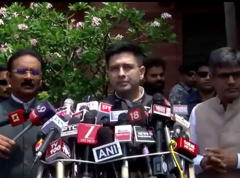 राष्ट्रपति के साथ मुलाकात के बाद बोले राघव चड्ढा, बदले की भावना से कार्रवाई कर रही है पंजाब सरकार