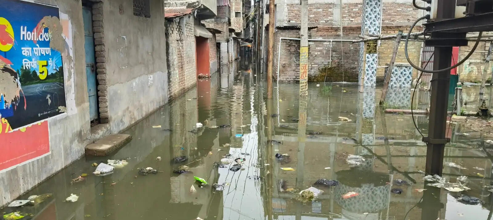 नाथनगर और चंपानगर जलमग्न, डूबे लूम, बुनकरों की रोजी-रोटी पर संकट