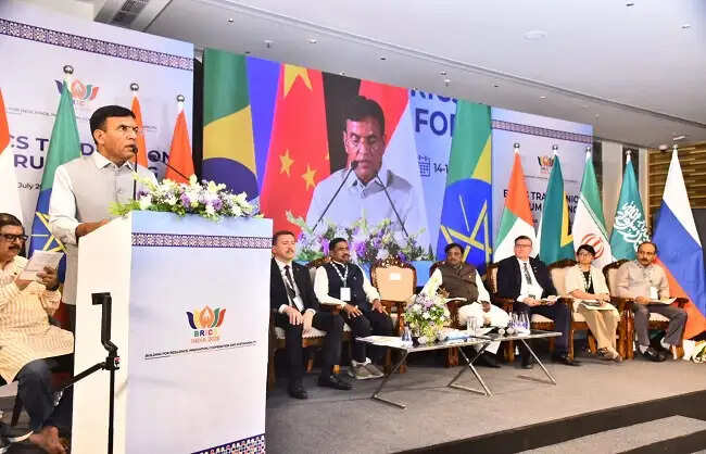 डॉ. मंडाविया ने हैदराबाद में 15वें ब्रिक्स ट्रेड यूनियन फोरम शिखर सम्मेलन का किया उद्घाटन