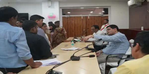 जनता दरबार में 86 मामलों पर डीएम ने की सुनवाई