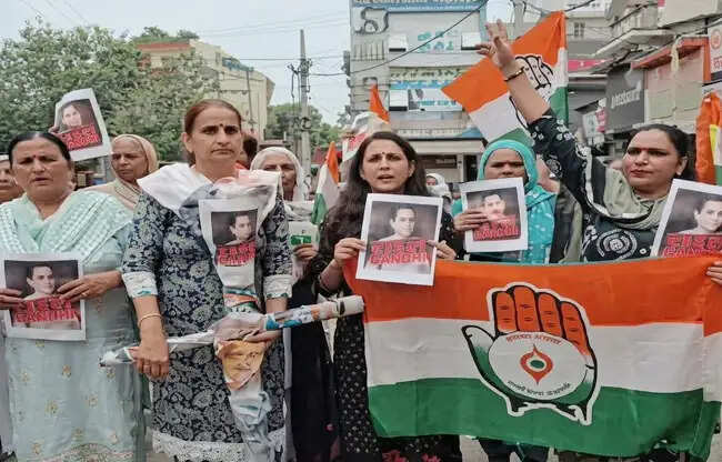 सोनीपत में महिला कांग्रेस ने कंगना रानौत के खिलाफ किया प्रदर्शन