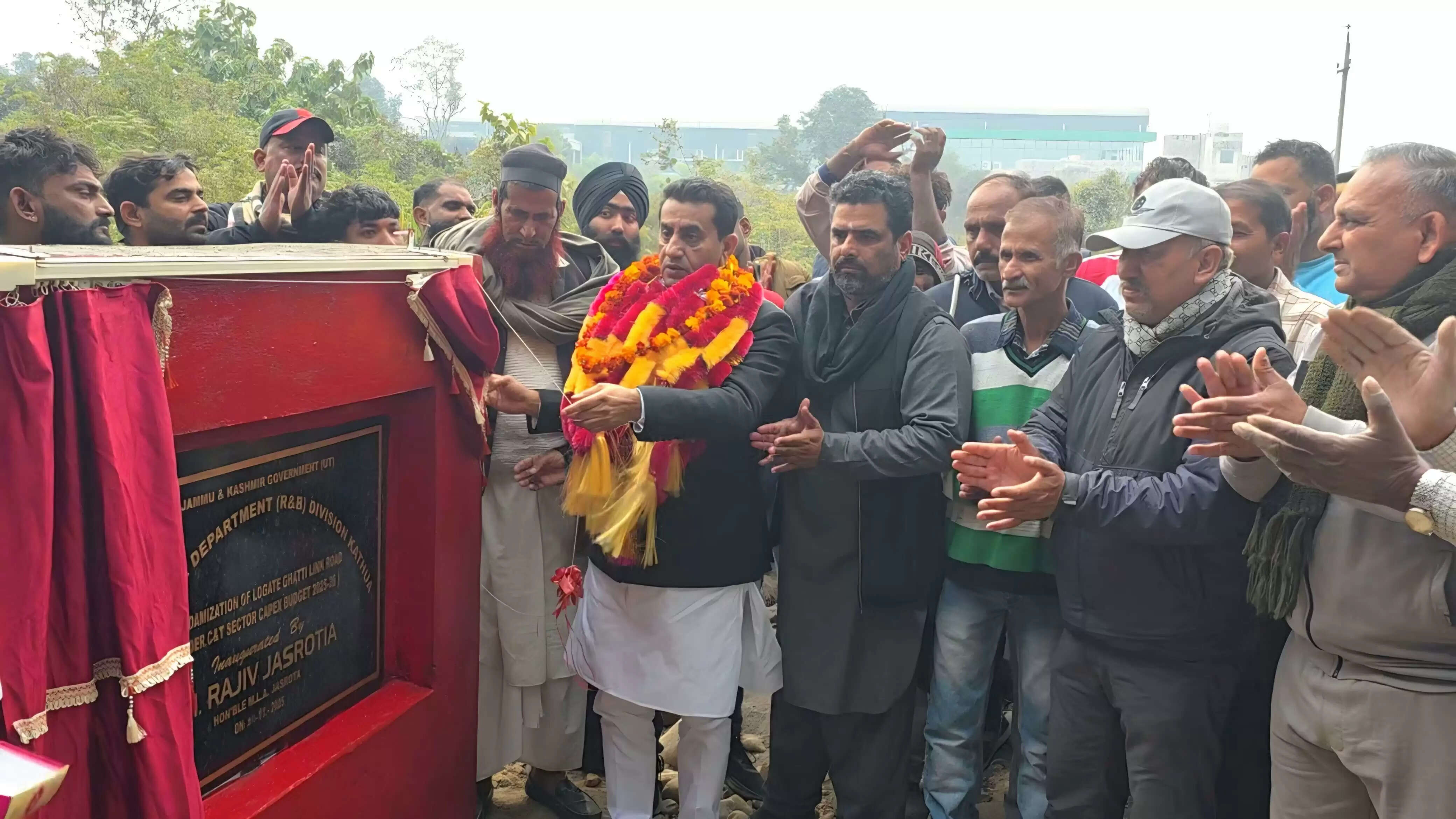 जसरोटिया ने जंडोर में महत्वपूर्ण परियोजनाओं का किया शुभारंभ