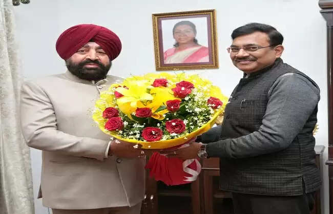 मुख्य सचिव ने राज्यपाल से की शिष्टाचार भेंट