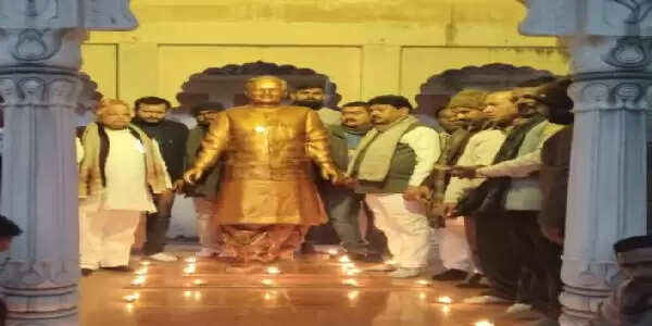 अटल पार्क में रोशनी कर मनाया गया दीपोत्सव पर्व