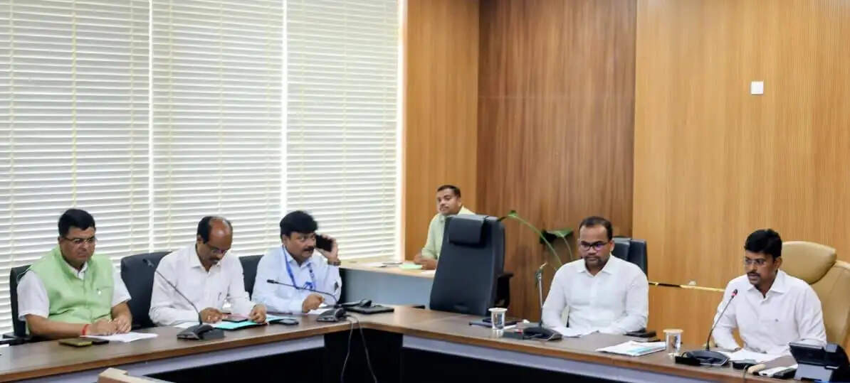 जनगणना 2027 कार्य में प्रगति की जिलाधिकारी ने की समीक्षा