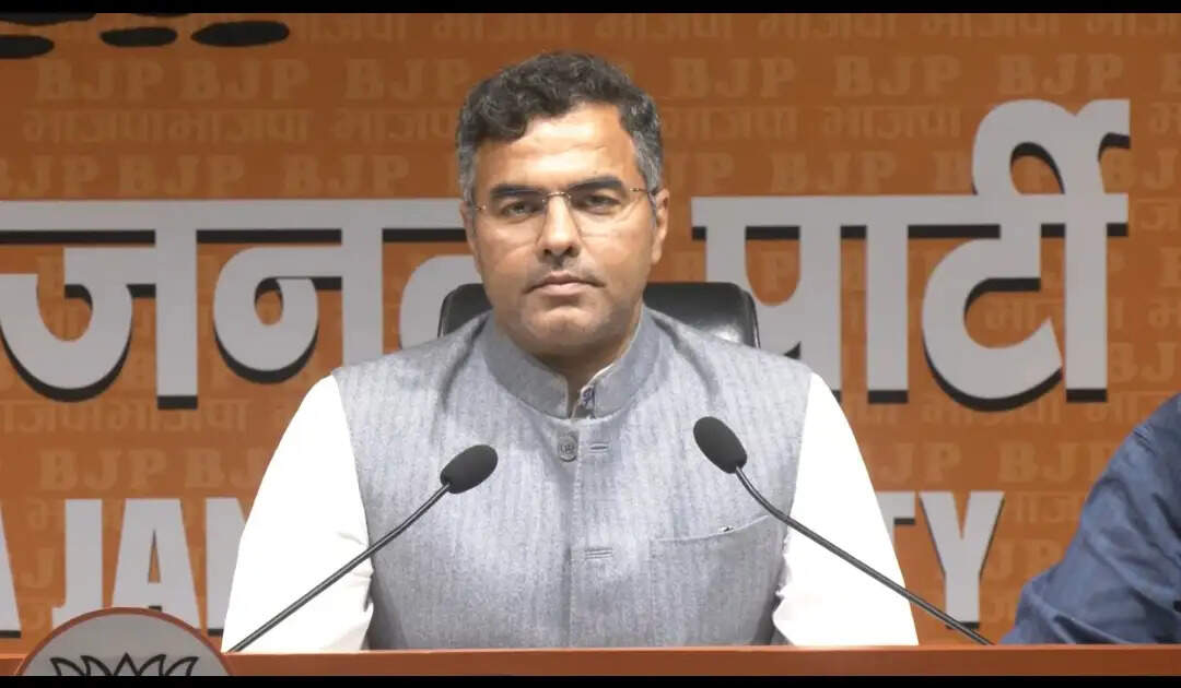 केजरीवाल के नए बंगले को लेकर भाजपा का तंज- पार्टी का नाम बदल कर रख देना चाहिए आलीशान आदमी पार्टी