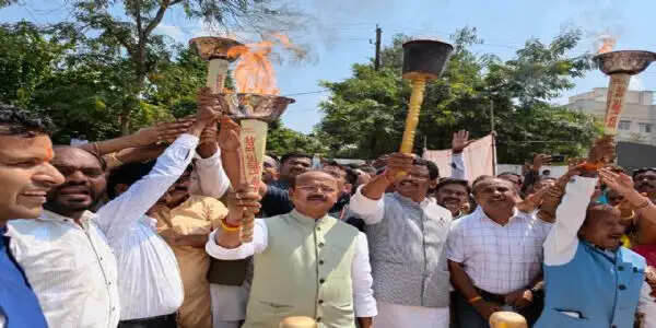 अनूपपुर: सेवा ज्योति कलश यात्रा से गूंजा विकसित भारत का संकल्प