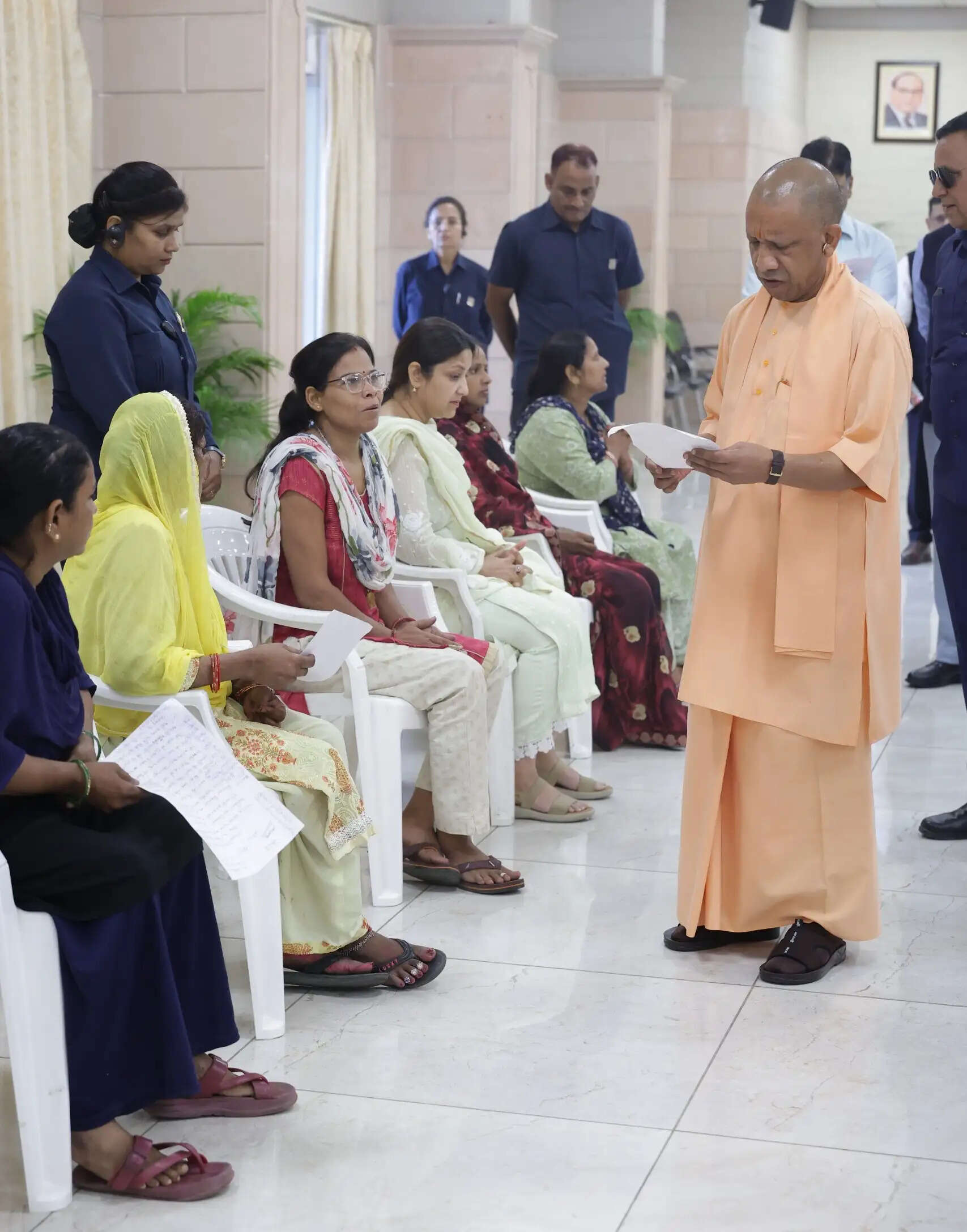 अतिक्रमण कतई बर्दाश्त नहीं, आरोपितों पर तत्काल करें कार्रवाई :मुख्यमंत्री योगी