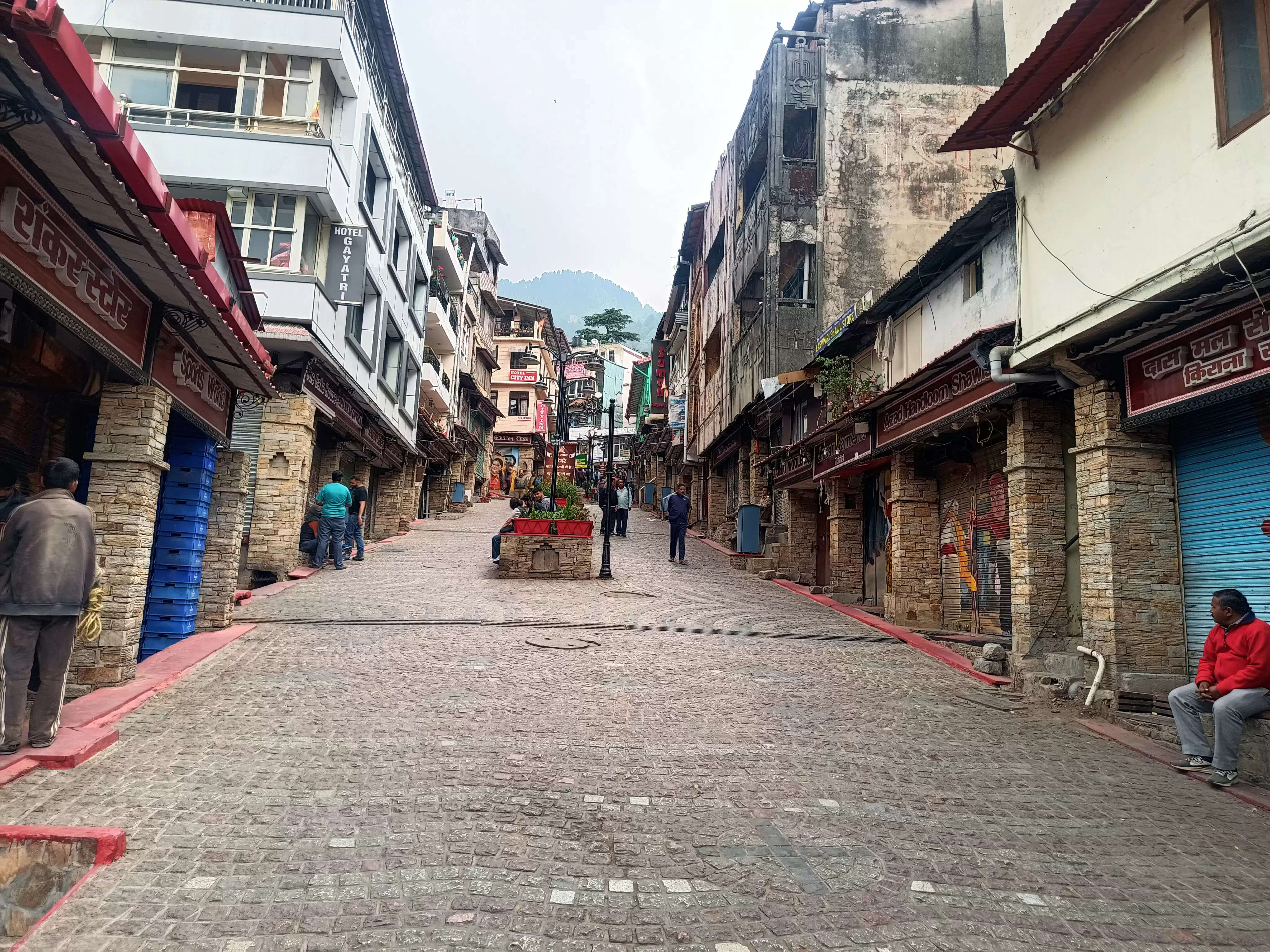 नैनीताल में नाबालिग से दुष्कर्म के बाद सांप्रदायिक तनाव, बाजार बंद, भारी सुरक्षा बल तैनात