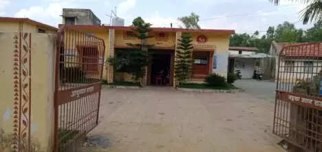 दुगली का प्राथमिक स्वास्थ्य केन्द्र बिना स्टाफ अस्पताल बेहाल