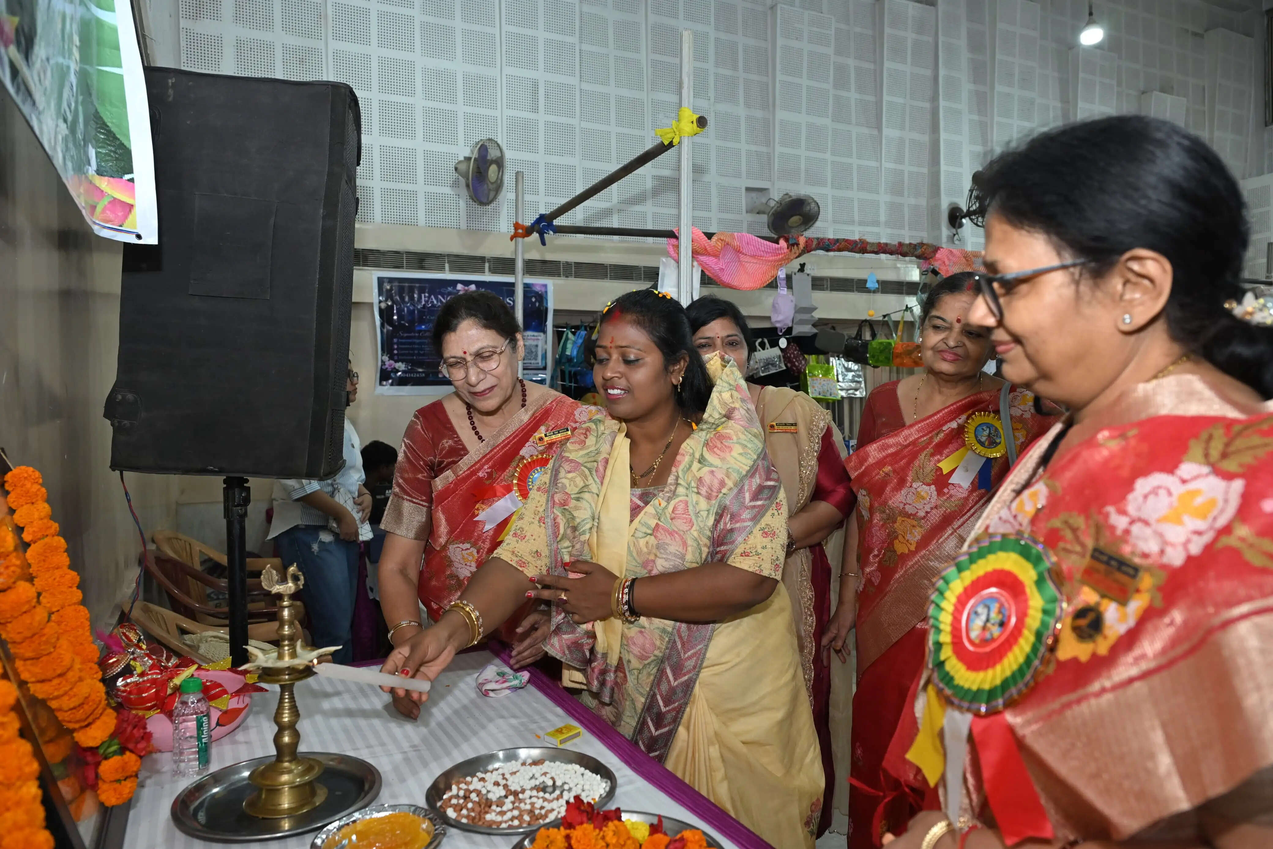 बसंत मेला का मेयर ने किया शुभारंभ, 50 स्टॉलों पर विभिन्न उत्पादों की बिक्री