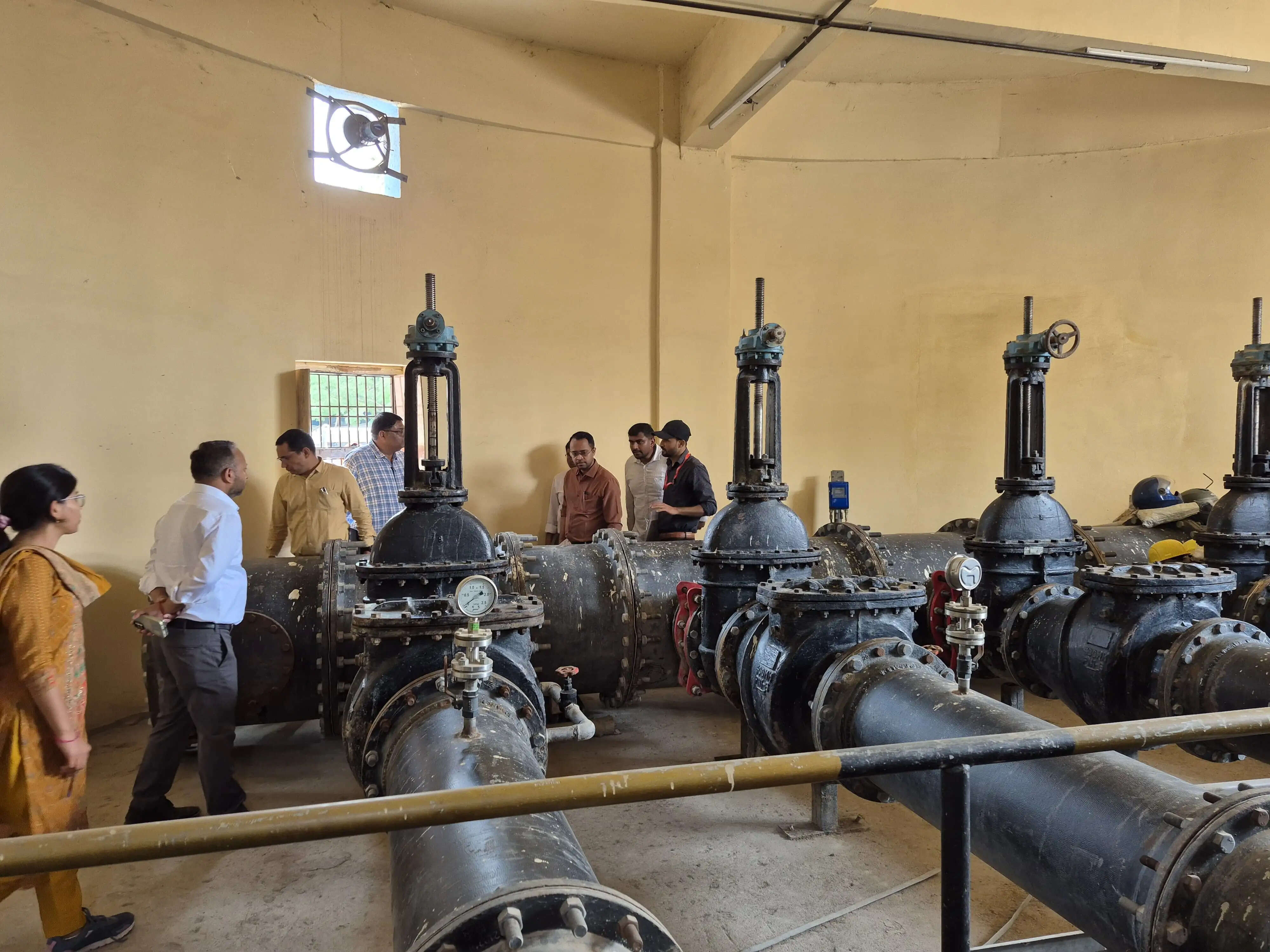 खनुआ नाला&nbsp;और ड्रेनेज सिस्टम का जिलाधिकारी ने किया स्थलीय निरीक्षण