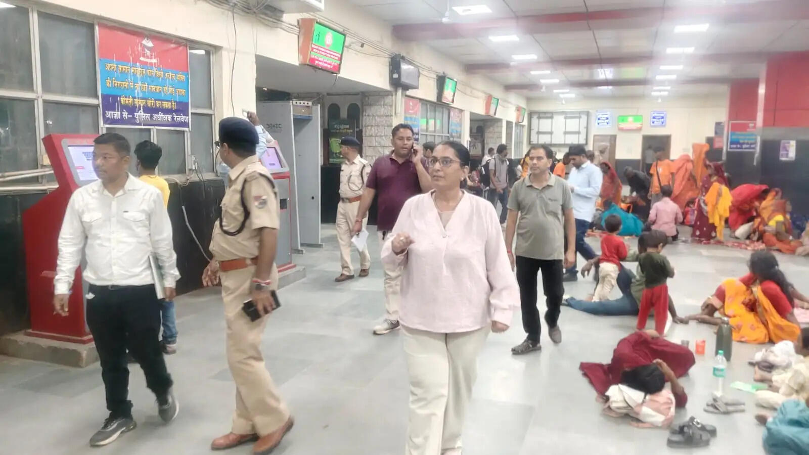 अर्धकुंभ 2027 के दृष्टिगत तैयारियों की नियमित समीक्षा की जाए : मंडल रेल प्रबंधक