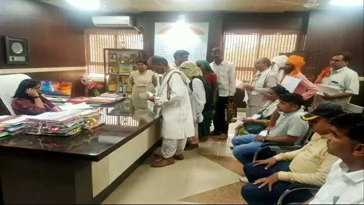 ग्वालियरः कलेक्ट्रेट की जन-सुनवाई में 135 लोगों की समस्याओं की हुई सुनवाई