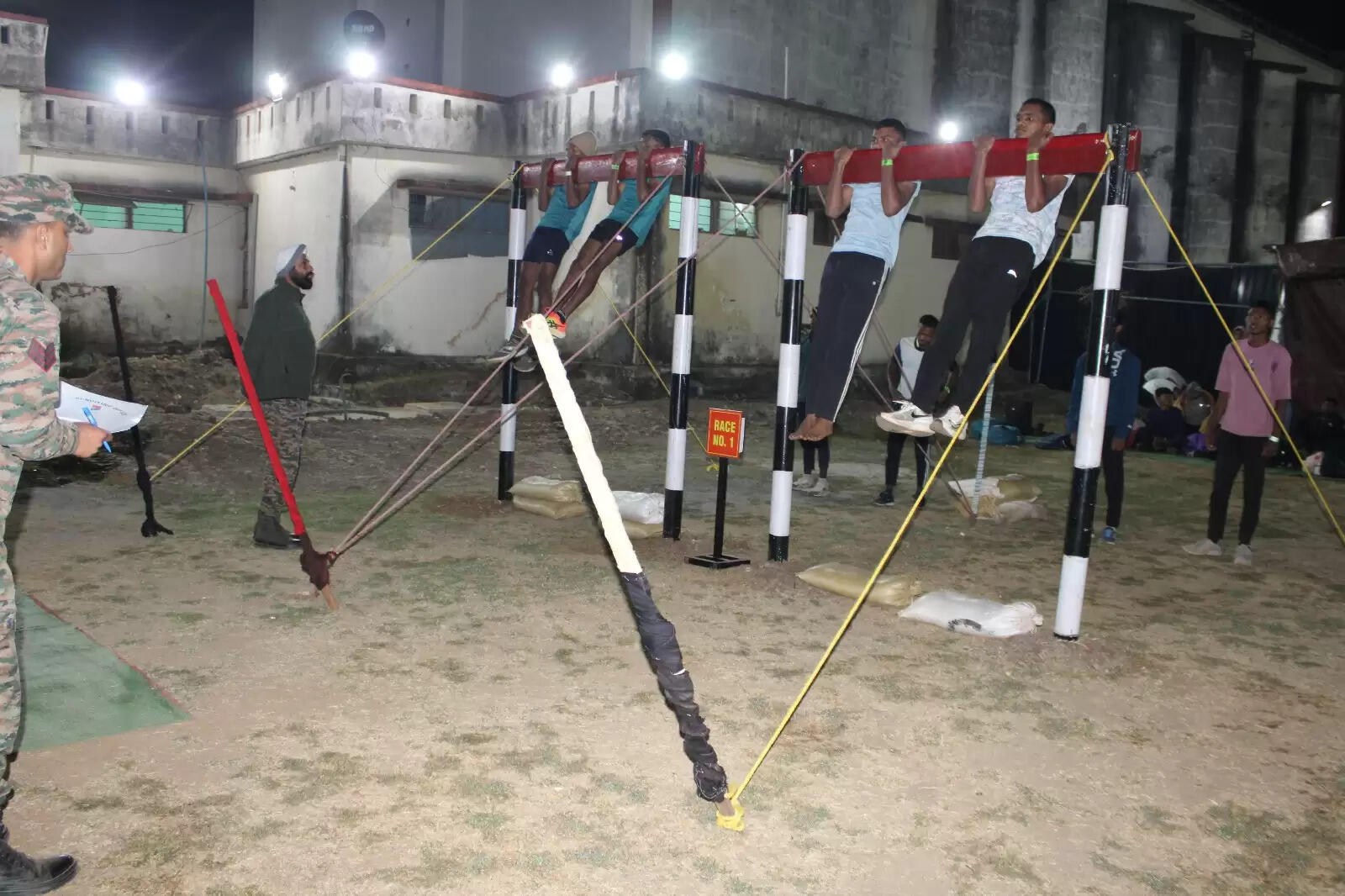 देश सेवा का जज्बा लिए सेना भर्ती में युवाओं ने दिखाया दम