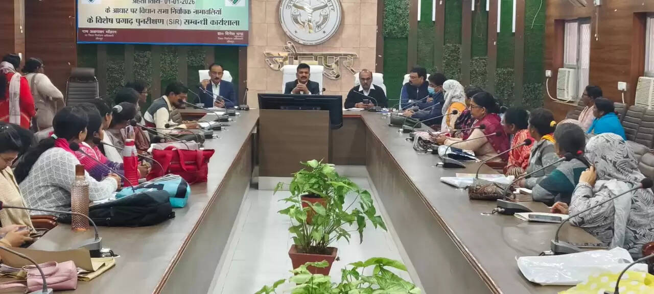 जौनपुर में 100 बीएलओं ने कार्य किया पूरा, जिलाधिकारी ने किया सम्मानित