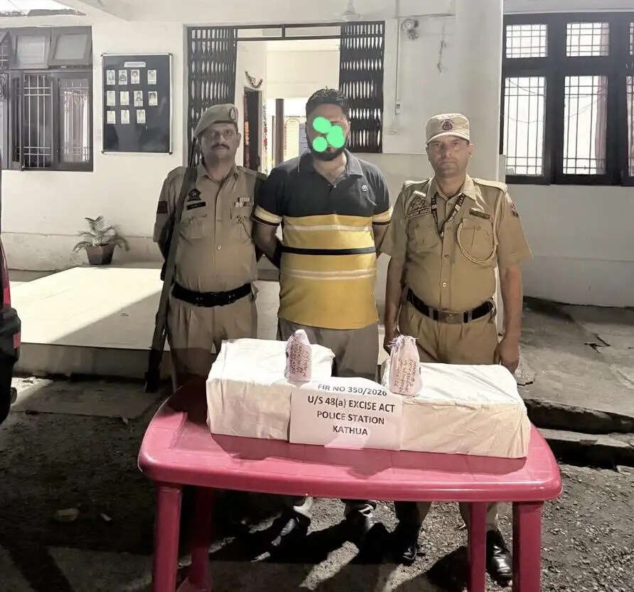 कठुआ में अवैध शराब बरामद, एक तस्कर गिरफ्तार