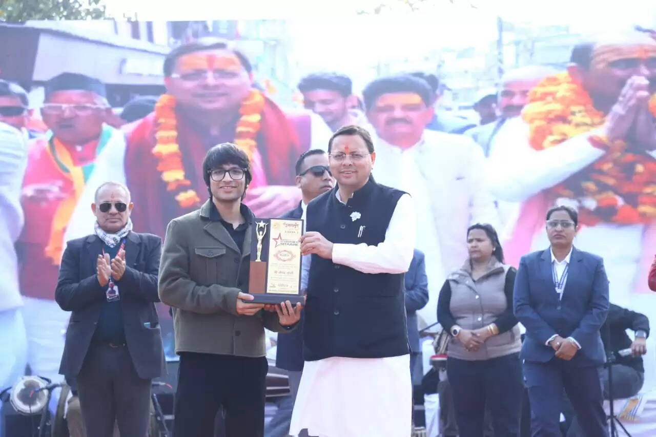 मुख्यमंत्री धामी ने ‘उत्तराखंड महोत्सव रोहिणी सीजन–02’ में लोक कलाकारों का किया उत्साहवर्धन