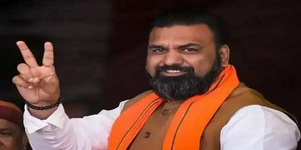 मुख्यमंत्री सम्राट पहुंचे सचिवालय, अधिकारियों के साथ की बैठक, विजय चौधरी ने पदभार किया ग्रहण