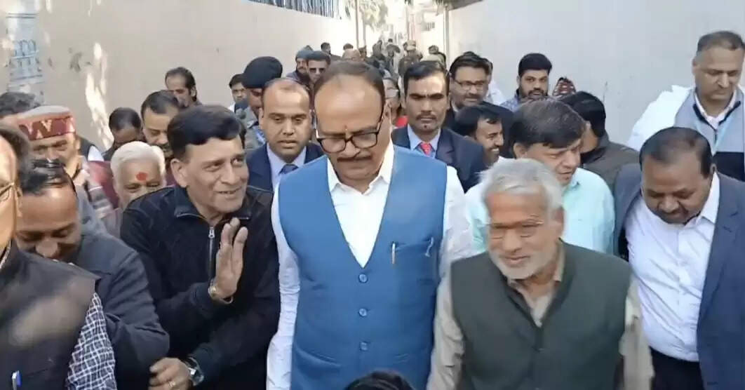 हाथरस पहुंचे डिप्टी सीएम ब्रजेश पाठक, कहा— मतदाता सूची से हटाए जाएंगे घुसपैठियों के नाम