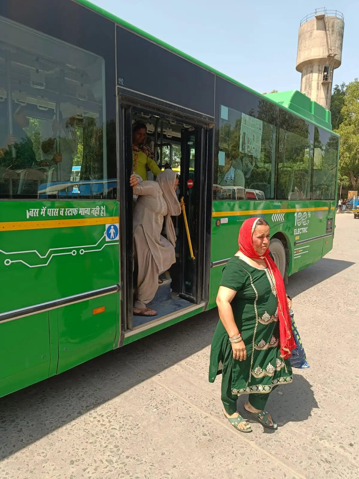 हिसार से अग्रोहा मेडिकल कॉलेज के बीच चली एसी इलेक्ट्रिक बसें