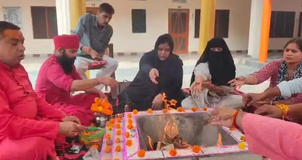 गुरु पूर्णिमा पर हरिद्वार में मुस्लिम महिला अनीसा बानो ने कराया अखण्ड शिव यज्ञ का शुभारंभ
