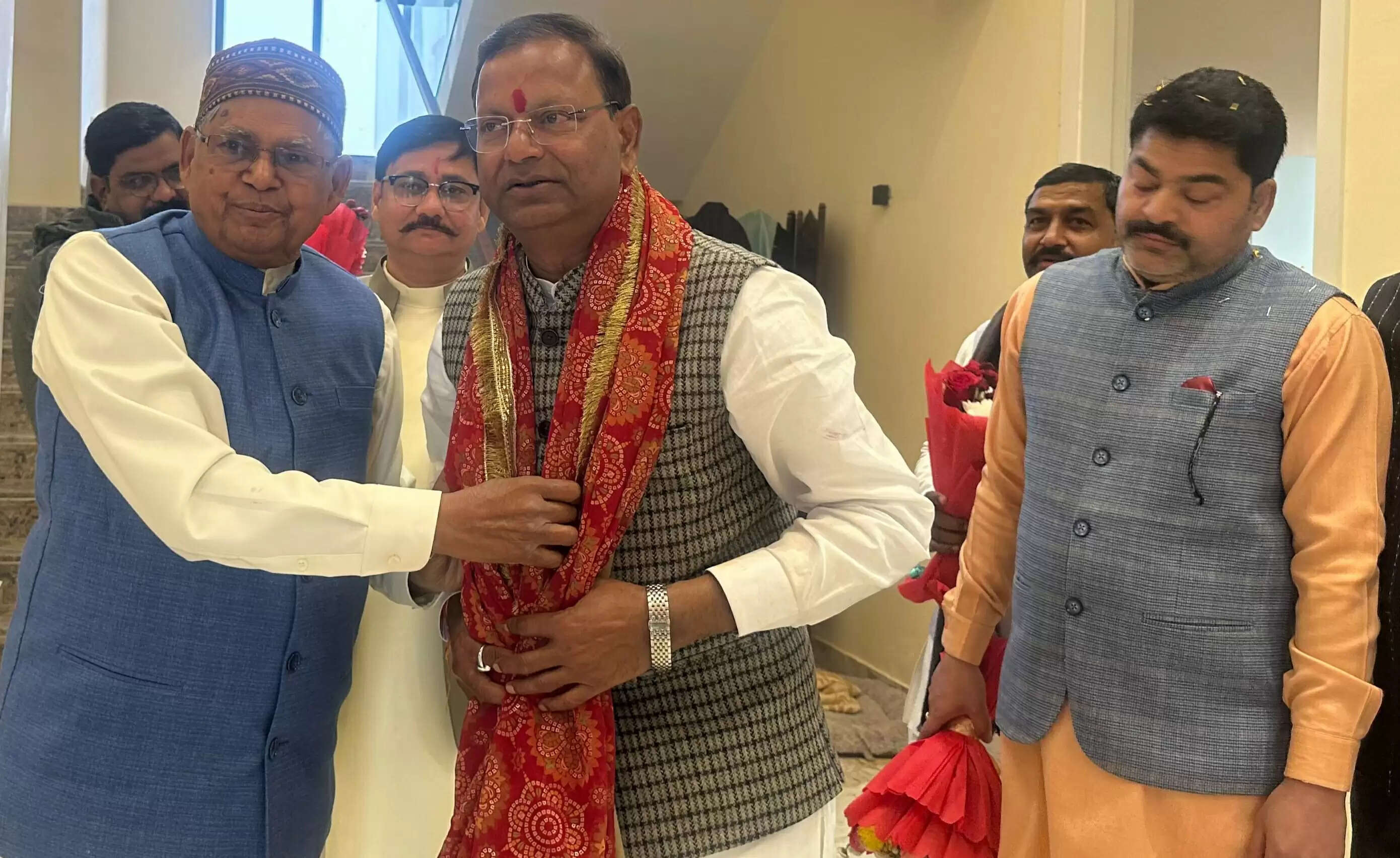 पूर्व मंत्री ओमप्रकाश सिंह से शिष्टाचार भेंट काे पहुंचे भाजपा प्रदेश अध्यक्ष