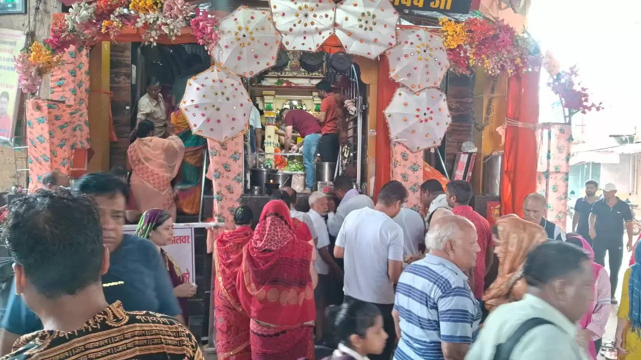 सावन के दूसरे सोमवार को डाक कावड़ियों की मंदिरों में रही धूम, हरिद्वार के लिए हुए रवाना