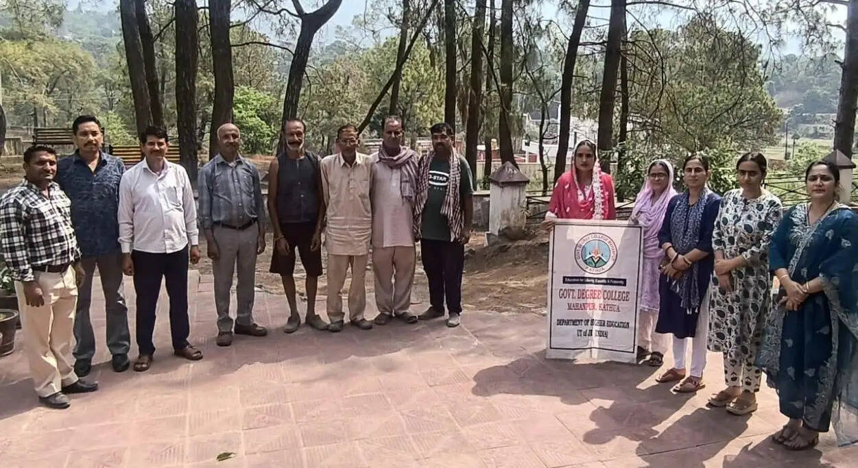 महानपुर कॉलेज में जागरूकता कार्यक्रम, युवाओं को नशे से दूर रहने का संकल्प दिलाया