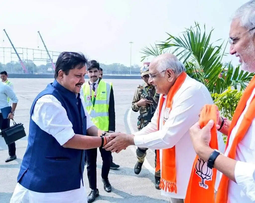 गुजरात के तीन दिवसीय दौरे पर अहमदाबाद पहुंचे नितिन नवीन