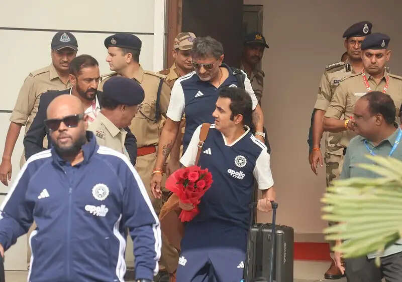 भारत-वेस्टइंडीज टी-20 मैच के लिए इंदौर पहुंची दोनों टीमें, खिलाड़ियों की एक झलक पाने के लिए उमड़े फैंस