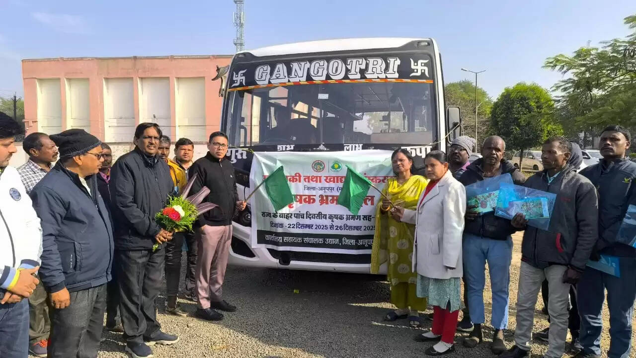 अनूपपुर: पांच दिवसीय उद्यानिकी कृषक भ्रमण सह प्रशिक्षण हेतु 30 कृषकों का दल आरक्षित वाहन से रवाना