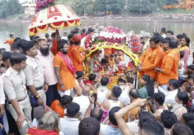 मप्र के उज्जैन में धूमधाम से निकली महाकाल की सवारी, मनमहेश स्वरूप में दिए भक्तों को दर्शन