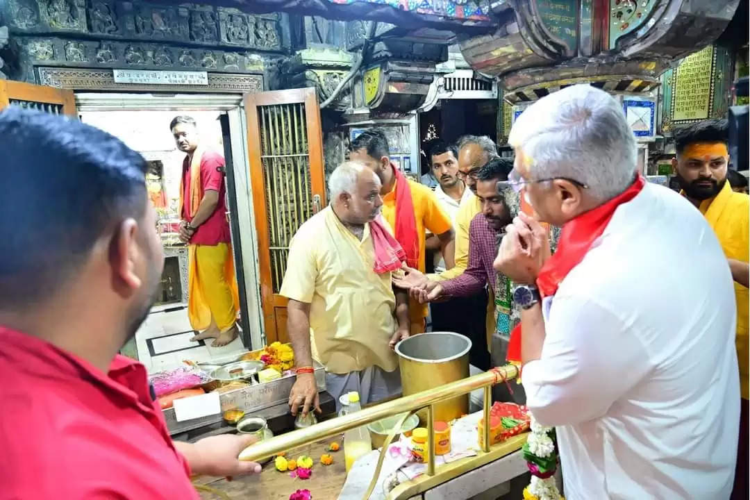 मां सच्चियाय माता मंदिर में शेखावत ने की पूजा अर्चना