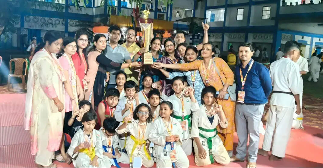 इंडो-नेपाल कराटे चैंपियनशिप में देवघर के खिलाड़ियों जीते कई पदक