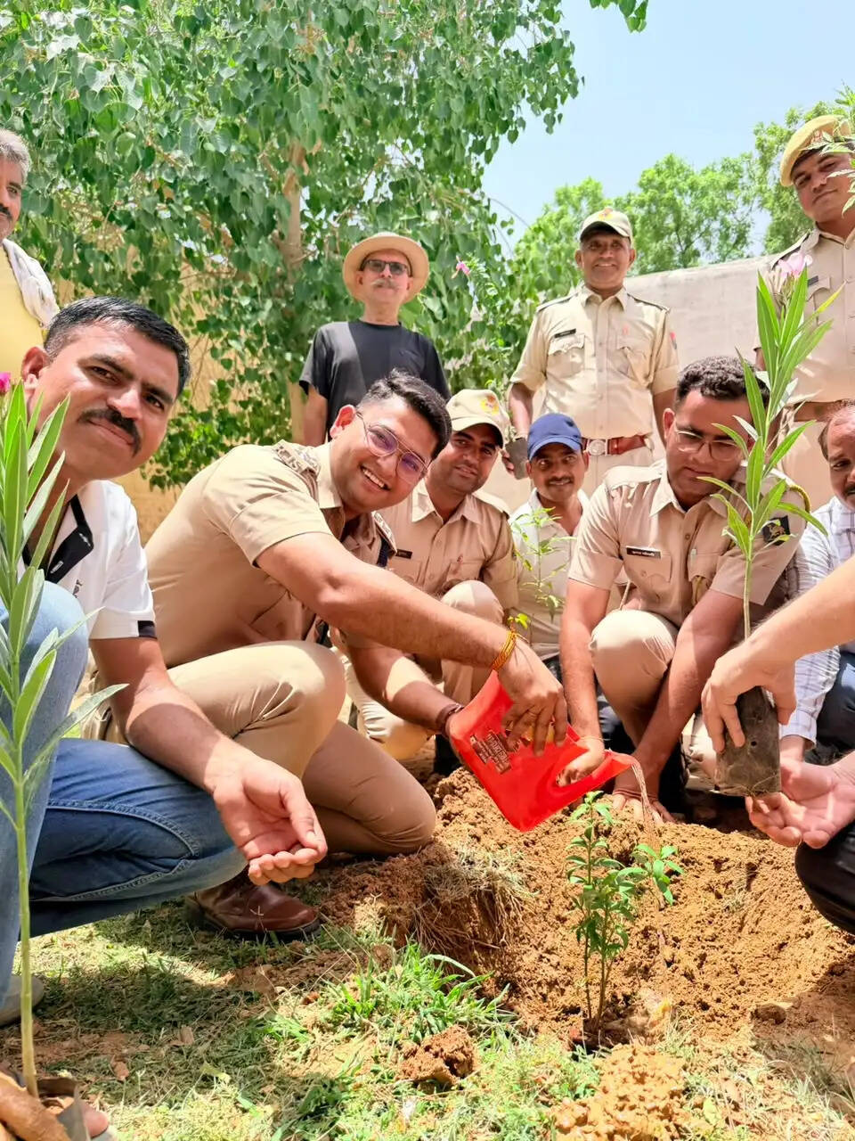 जेल की चारदीवारी से गूंजा हरियाली और पर्यावरण संरक्षण का संदेश&nbsp;:&nbsp;बंदियों ने लिया संरक्षण का संकल्प
