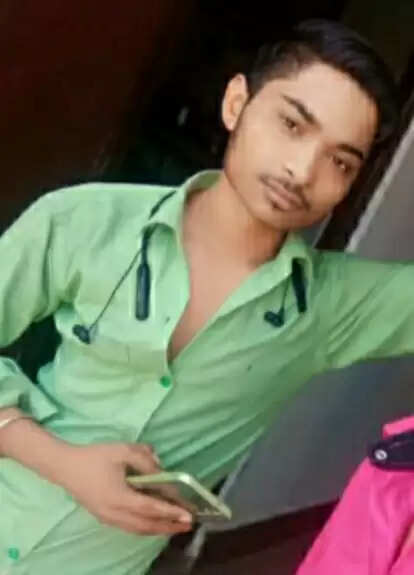 बैल गाड़ी से टकराकर बाइक सवार किसान पुत्र की मौत