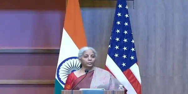 विदेश यात्रा बीच में छोड़कर स्वदेश लौट रहीं वित्त मंत्री सीतारमण