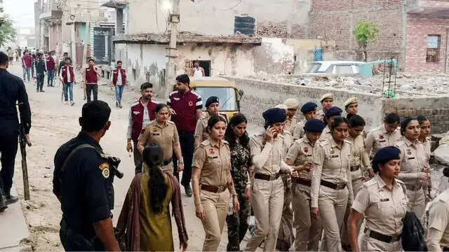 फरीदाबाद : नशा तस्करी के खिलाफ पुलिस ने चलाया सर्च ऑपरेशन