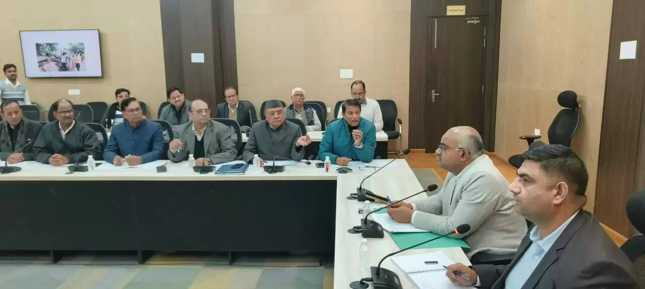 डीएम की अध्यक्षता में हुई संयुक्त बैठक में उद्योग-व्यापार की समस्याओं पर मंथन