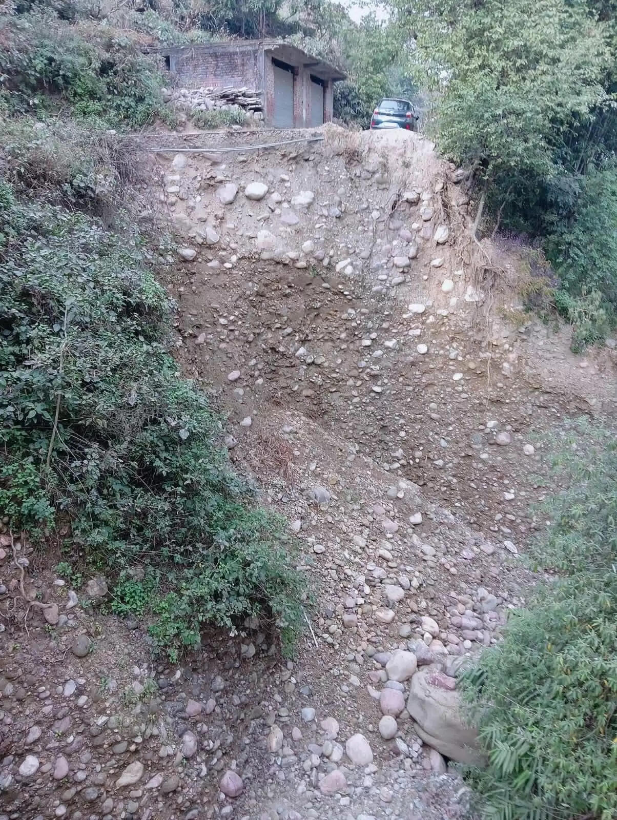 समौड़ मढ़ी सड़क छह माह से बंद, डंगा न लगने से बस सेवा ठप, आंदोलन की चेतावनी