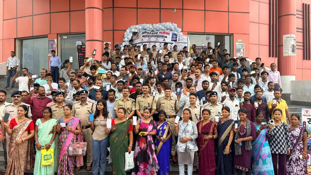 ऑपरेशन भरोसा के तहत चोरी और गुम हुआ 125 मोबाइल बरामद